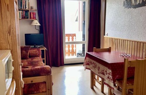 Eclose-Est Apartment | Studio cosy pour 4 pers avec balcon - Alpe d'Huez, quartier de l'Eclose, proche commerces et pistes - FR-1-405-336