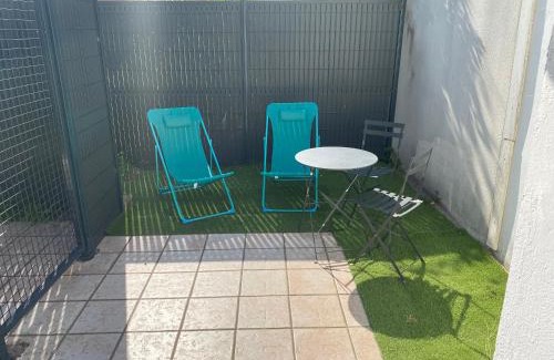 Cauderan Apartment | Studio cosy wifi terrasse CHU-Cite administrative-Primrose