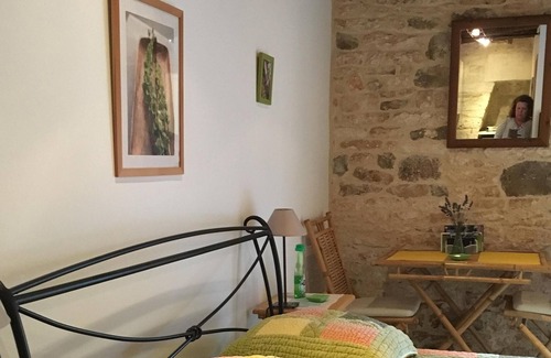 Cremps Cottage | Studio Cottage with Pool