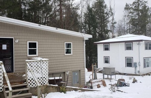 Spofford House | Studio, Cozy Studio for 2 or 4!