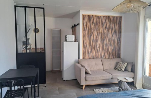 Serezin-du-Rhone Apartment | Studio dans maison avec jardin et balcon, au calme