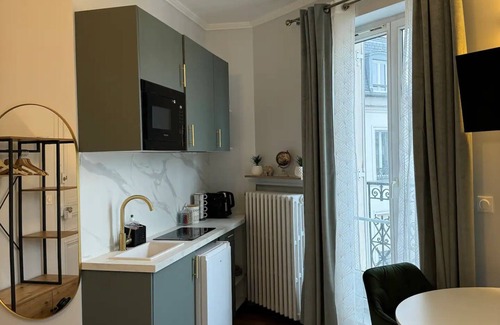 Neuilly-sur-Seine Apartment | Studio de Charme Parisien