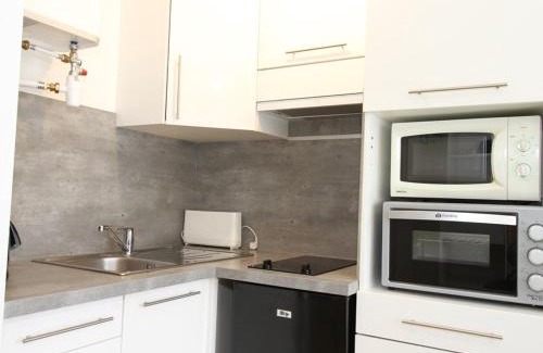 Balaruc-les-Bains Apartment | Studio de charme avec parking privatif, climatisation, Wi-Fi et loggia fermée à Balaruc-les-Bains - FR-1-553-96