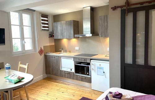 Chartres Apartment | Studio de L'Octroi - Wet room-Garden View