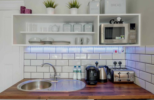 Childs Hill Apartment | Studio-Deluxe-Ensuite