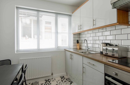 Childs Hill Apartment | Studio-Deluxe-Ensuite