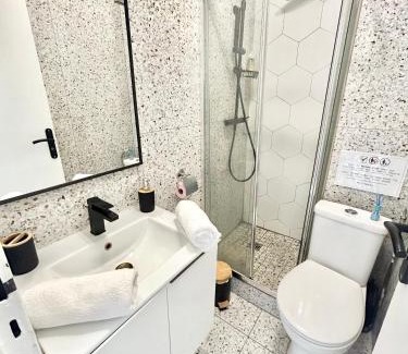 1st Arrondissement Apartment | Studio devant la gare Saint-Charles