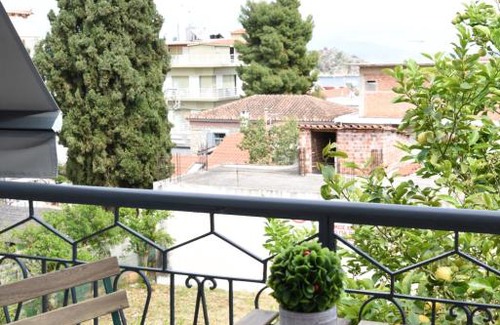 Tolo Apartment | Studio Dionysia