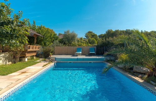 Lambesc Apartment | Studio "Dolce Vita 2" with Shared Pool, Private Terrace and Air Conditioning