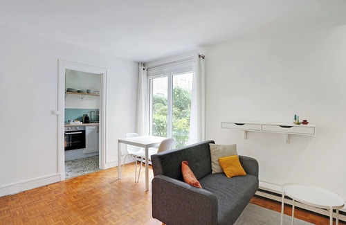 Quartier de la Roquette Apartment | Studio Dumas - Charonne, by B'Your Home