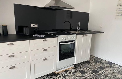 Bonnelles Apartment | Studio Duplex Avec spa et Cour Privée