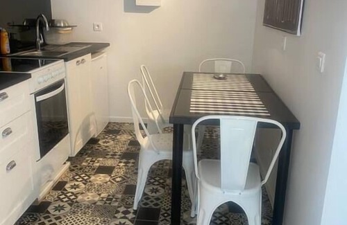Bonnelles Apartment | Studio Duplex Avec spa et Cour Privée