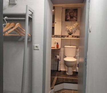 Saint-Laurent-d'Aigouze Apartment | Studio Entier