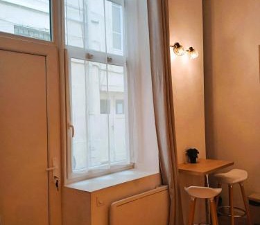 Oullins Apartment | studio en mezzanine, métro et rue centrale mais calme