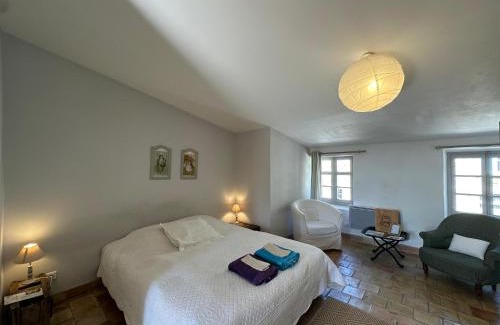 Rognes Apartment | Studio Est - 30 m2 Domaine viticole Château Barbebelle - Jardin & Boulodrome partagés