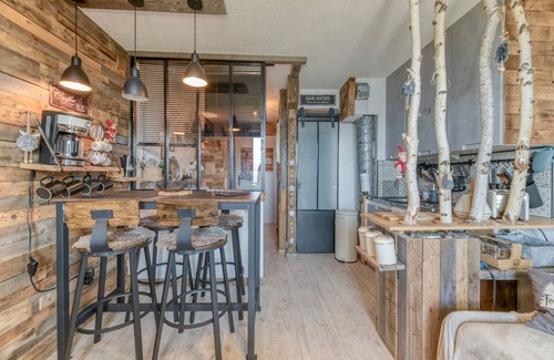 Eclose-Ouest Apartment | Studio 'Exceptional View' with Mountain View, Balcony and Wi-Fi