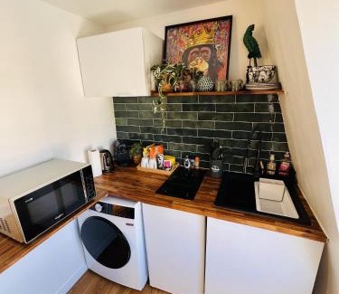 Enghien-les-Bains Apartment | Studio Exotique Hyper-Centre Enghien 12min Paris