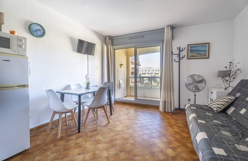 Saint-Mandrier-sur-Mer Apartment | Studio for 4 People with Balcony, 10 Minutes from the Beach, in the Heart of the Village
