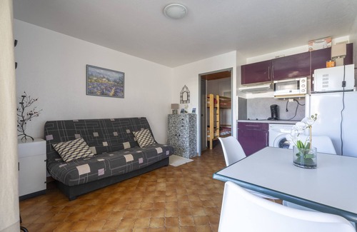 Saint-Mandrier-sur-Mer Apartment | Studio for 4 People with Balcony, 10 Minutes from the Beach, in the Heart of the Village