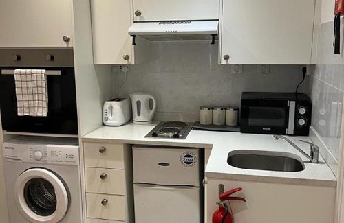 West Barnes Apartment | Studio Flat