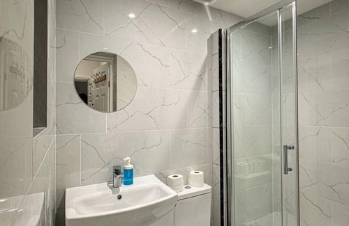 Ealing Common Apartment | Studio Flat in Ealing Broadway