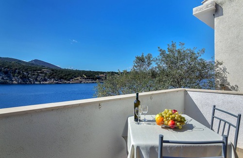 Pokrivenik Apartment | Studio flat near beach Cove Pokrivenik, Hvar (AS-5231-a)