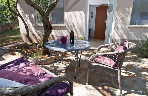 Cove Donja Krusica (Donje selo) Apartment | Studio flat near beach Cove Donja Kruščica - Donja Krušica, Šolta (AS-12418-a)