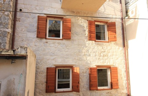 Komiza Apartment | Studio flat near beach Komiža, Vis (AS-3035-e)