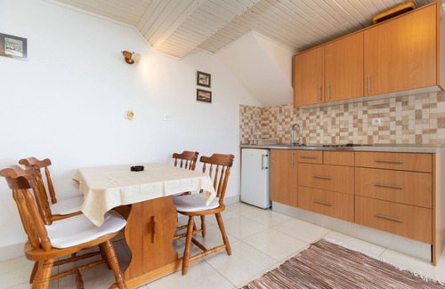 Omis Apartment | Studio flat near beach Nemira, Omiš (AS-2776-a)