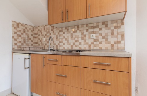 Omis Apartment | Studio flat near beach Nemira, Omiš (AS-2776-a)