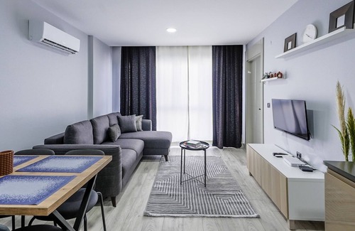 Kepez Apartment | Studio Flat w Shared Pool and Garden in Antalya