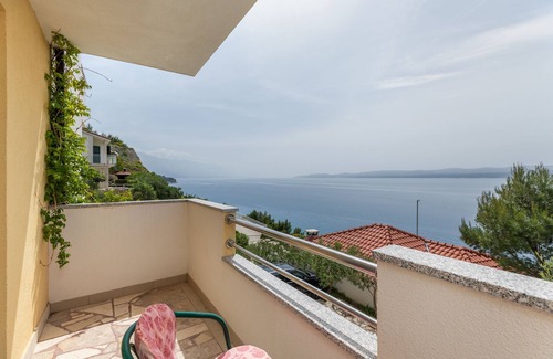 Ruskamen Apartment | Studio flat with balcony and sea view Lokva Rogoznica, Omiš (AS-23105-c)