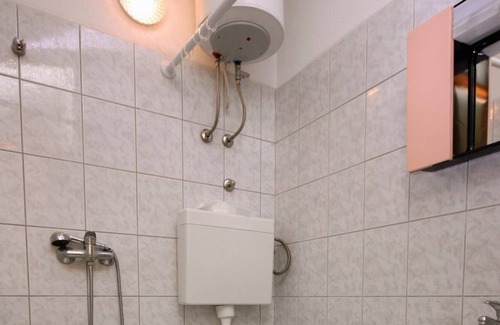 Stomorska Apartment | Studio flat with balcony and sea view Stomorska, Šolta (AS-5239-d)