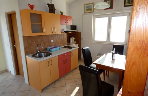 Vinisce Apartment | Studio flat with balcony Vinišće, Trogir (AS-11075-a)