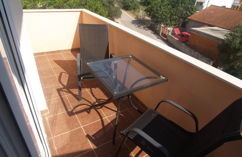 Vinisce Apartment | Studio flat with balcony Vinišće, Trogir (AS-11075-a)