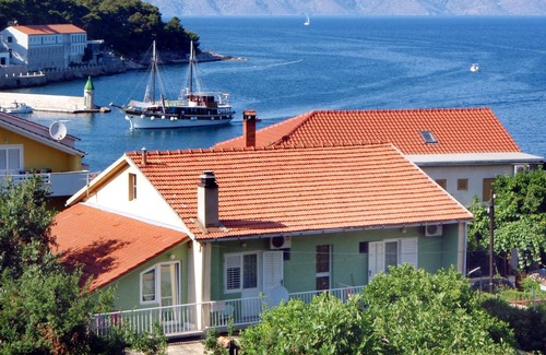 Island Hvar Apartment | Studio flat with balcony Jelsa, Hvar (AS-4602-a)