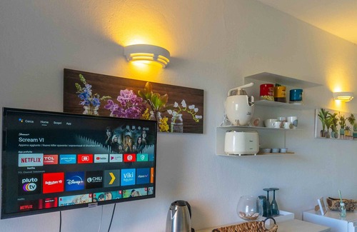 Portisco Apartment | Studio flat with sea view and hydromassage shower