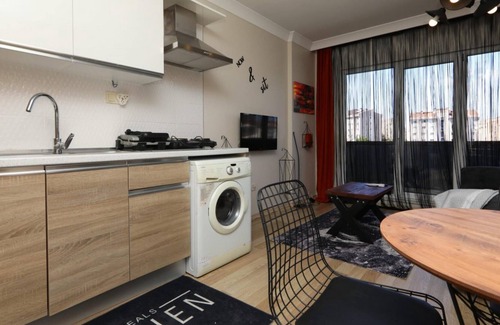Pendik Apartment | Studio Flat with Shared Pool near Sabiha Gokcen