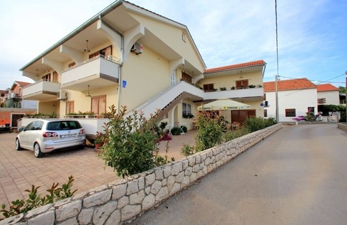Sukosan Apartment | Studio flat with terrace Sukošan, Zadar (AS-16641-a)