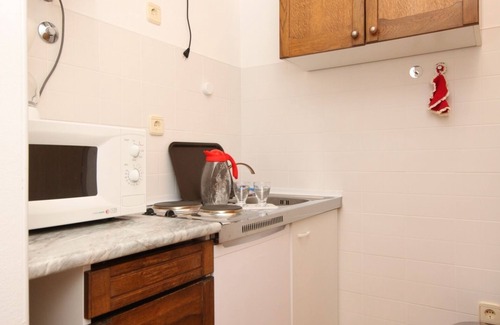Vinisce Apartment | Studio flat with terrace and sea view Vinišće, Trogir (AS-8660-a)