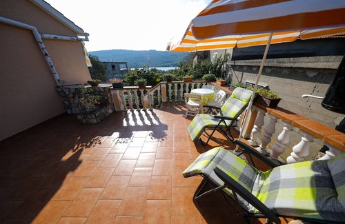 Brbinj Apartment | Studio flat with terrace Brbinj, Dugi otok (AS-8160-b)