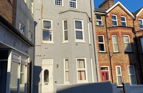 Bournemouth City Centre Apartment | Studio Flat yards from Bournemouth Beach