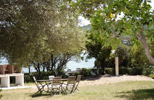 Favone Apartment | Studio for 2 people, 1st floor sea view, with direct access to the beach