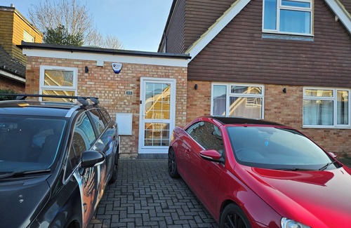 Croham Apartment | Studio for 2Guests-Parking-Garden-NearLondon-Ac