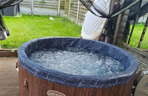 Waddon Apartment | Studio for 2Guests-Parking-Garden-NearLondon-Ac