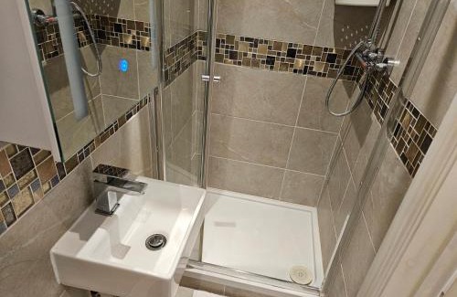 Waddon Apartment | Studio for 2Guests-Parking-Garden-NearLondon-Ac