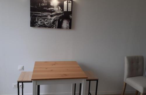 Aulnoye-Aymeries Apartment | studio