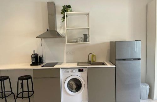 10th Arrondissement Apartment | Studio
