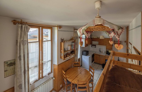 Saint-Gervais-les-Bains Apartment | Studio in Centre Village St Gervais with Balcony