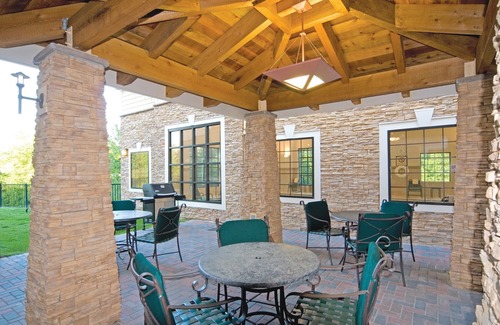 Chesapeake Apartment | Studio | Free Breakfast. Indoor Pool & Hot Tub.